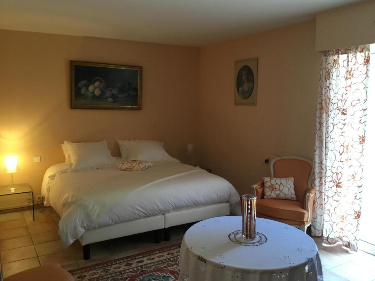 Le Clos De Rose Ussac Bagian luar foto