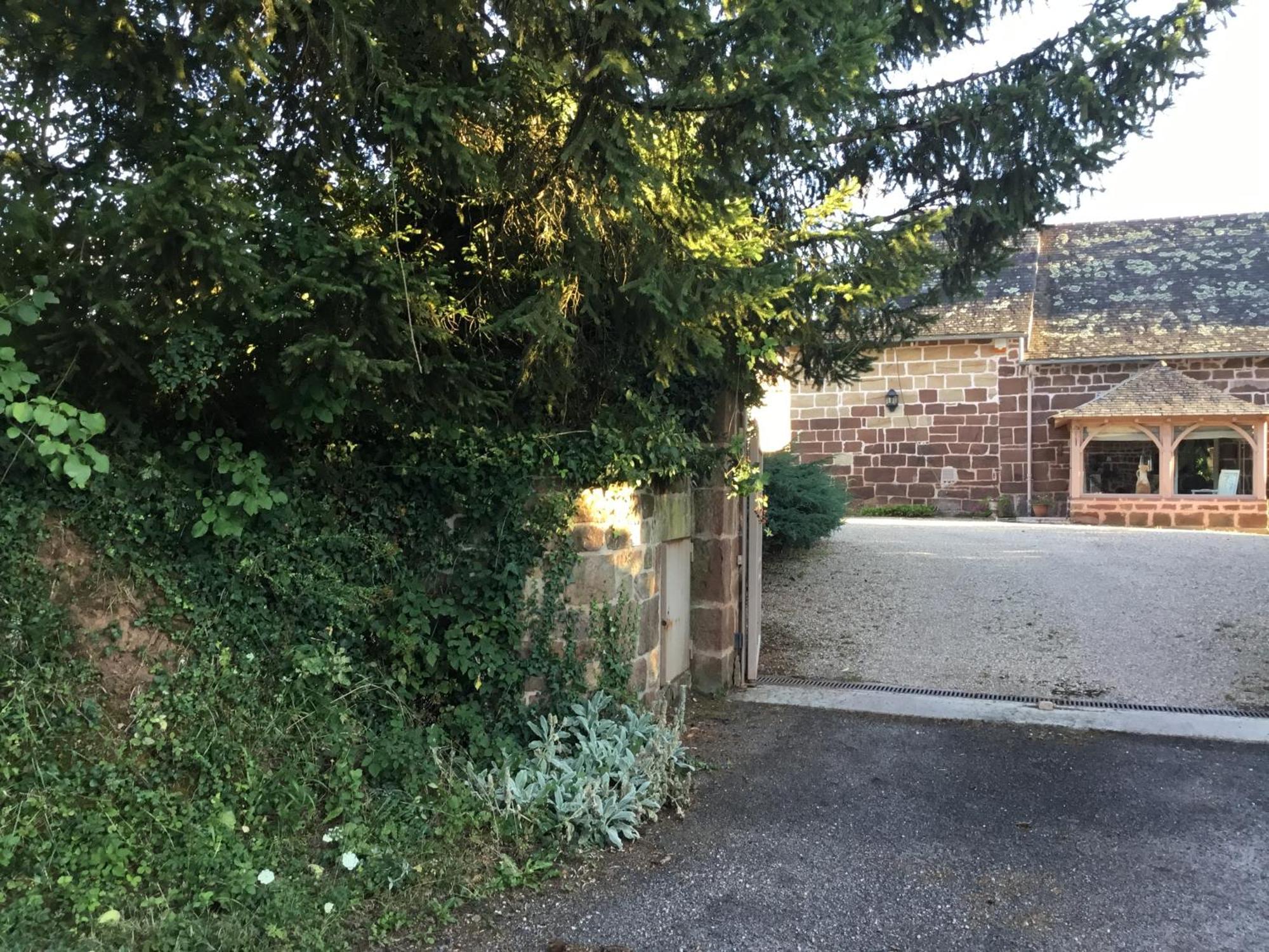 Le Clos De Rose Ussac Bagian luar foto