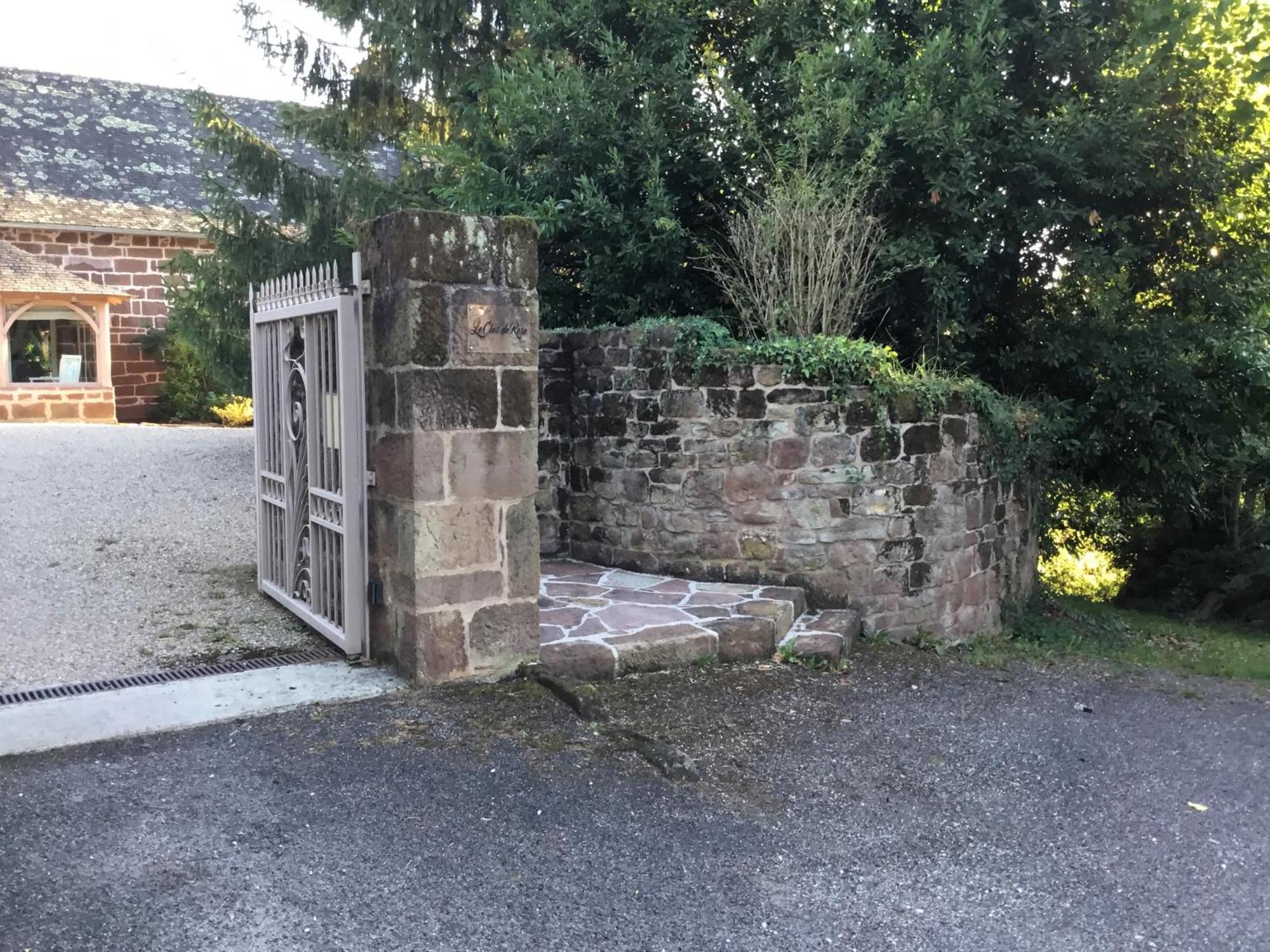 Le Clos De Rose Ussac Bagian luar foto
