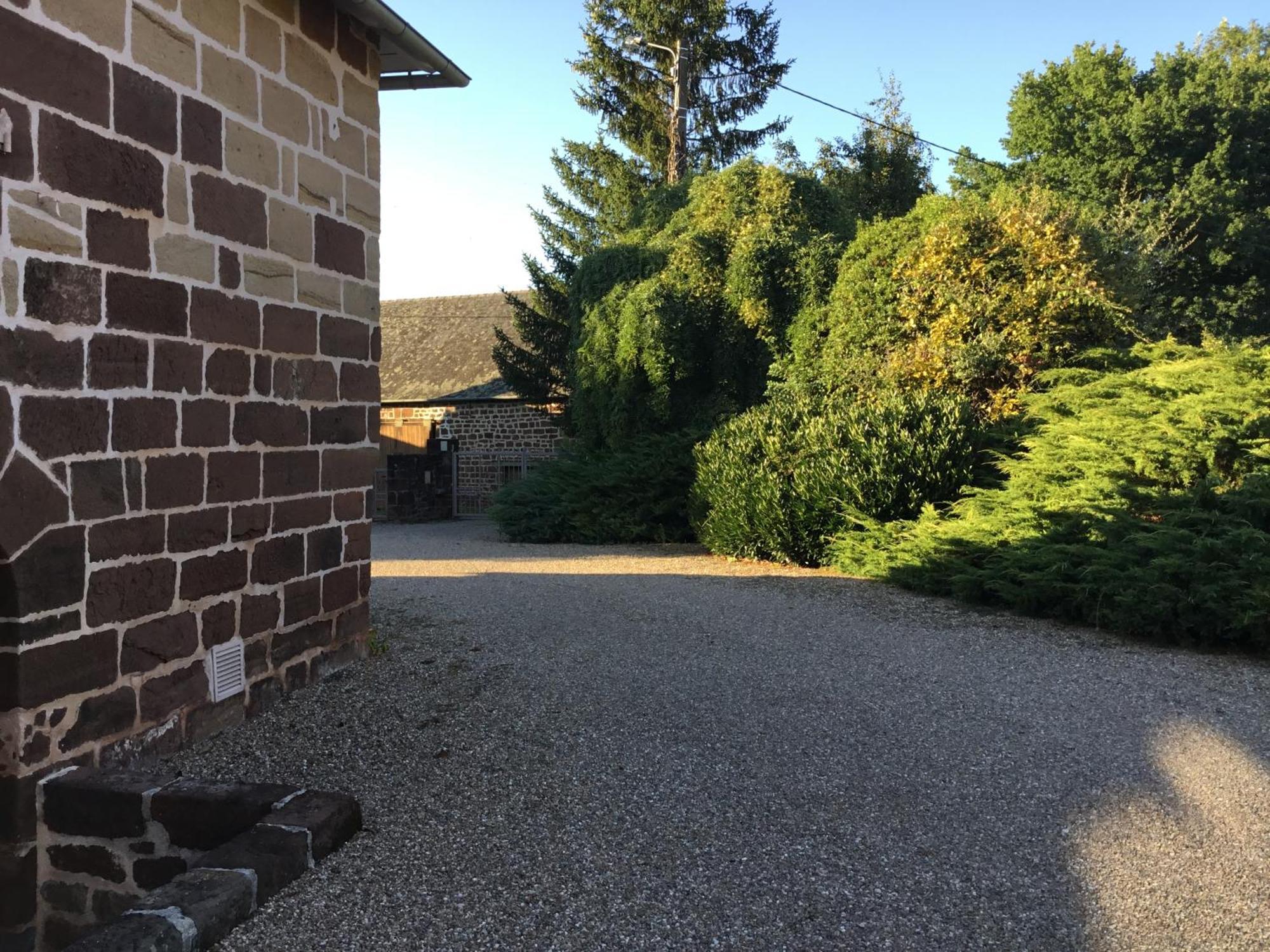 Le Clos De Rose Ussac Bagian luar foto