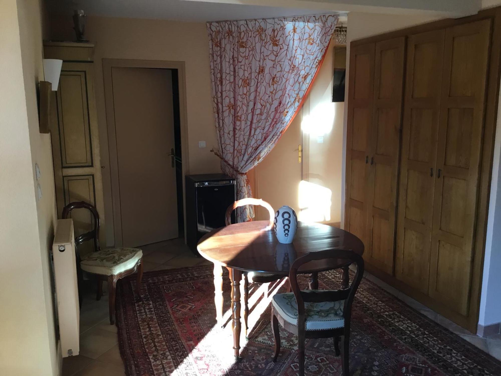 Le Clos De Rose Ussac Bagian luar foto